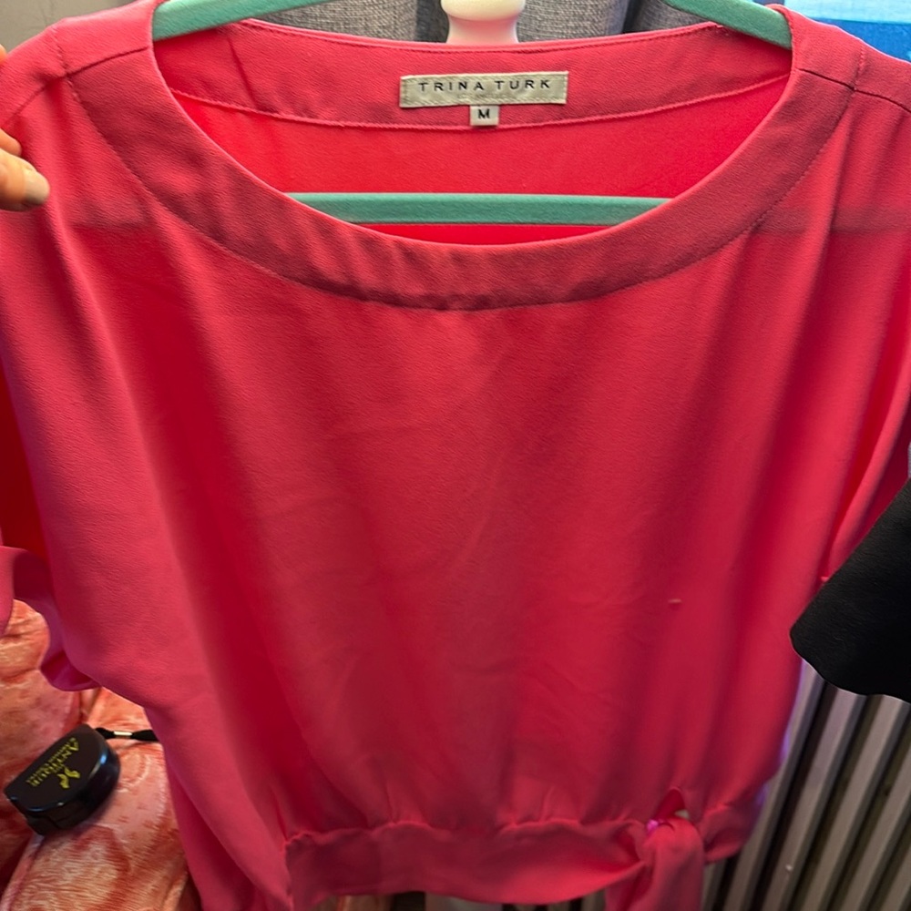 Trina Turk bright pink cuffed shrt sleeve drop wst blouse w side tie detail SZ M